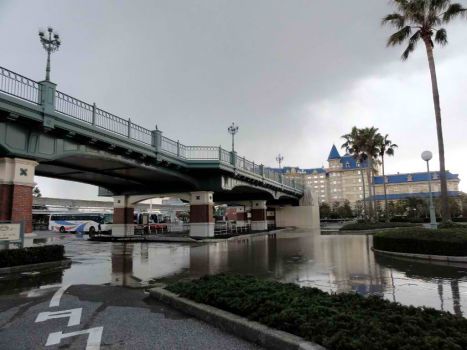 Tokyo Disneyland 70.000 persone bloccate nei parchi Disney dopo il terremoto