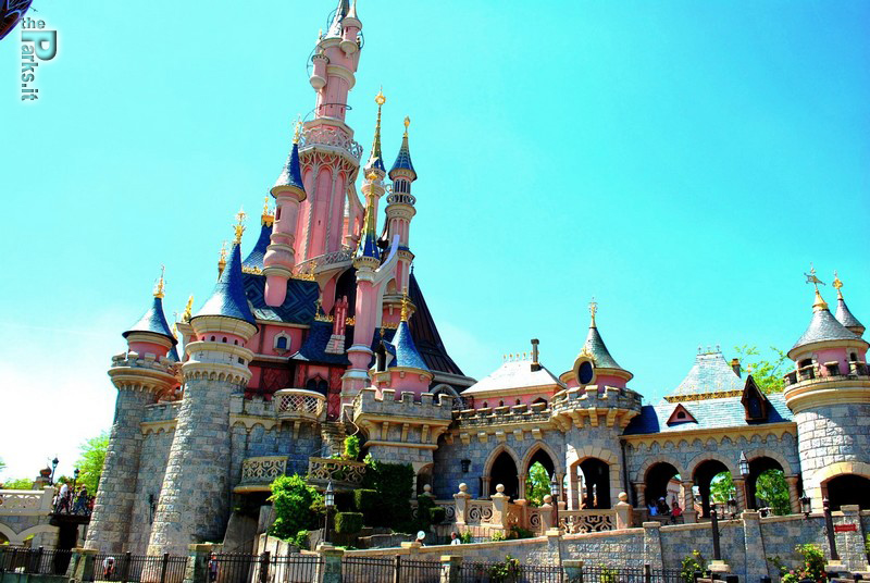 Disneyland Paris (Resort) WHAT? Un miliardo di euro per Disneyland Parigi? 